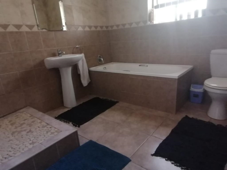 To Let 3 Bedroom Property for Rent in Paradise Beach Eastern Cape